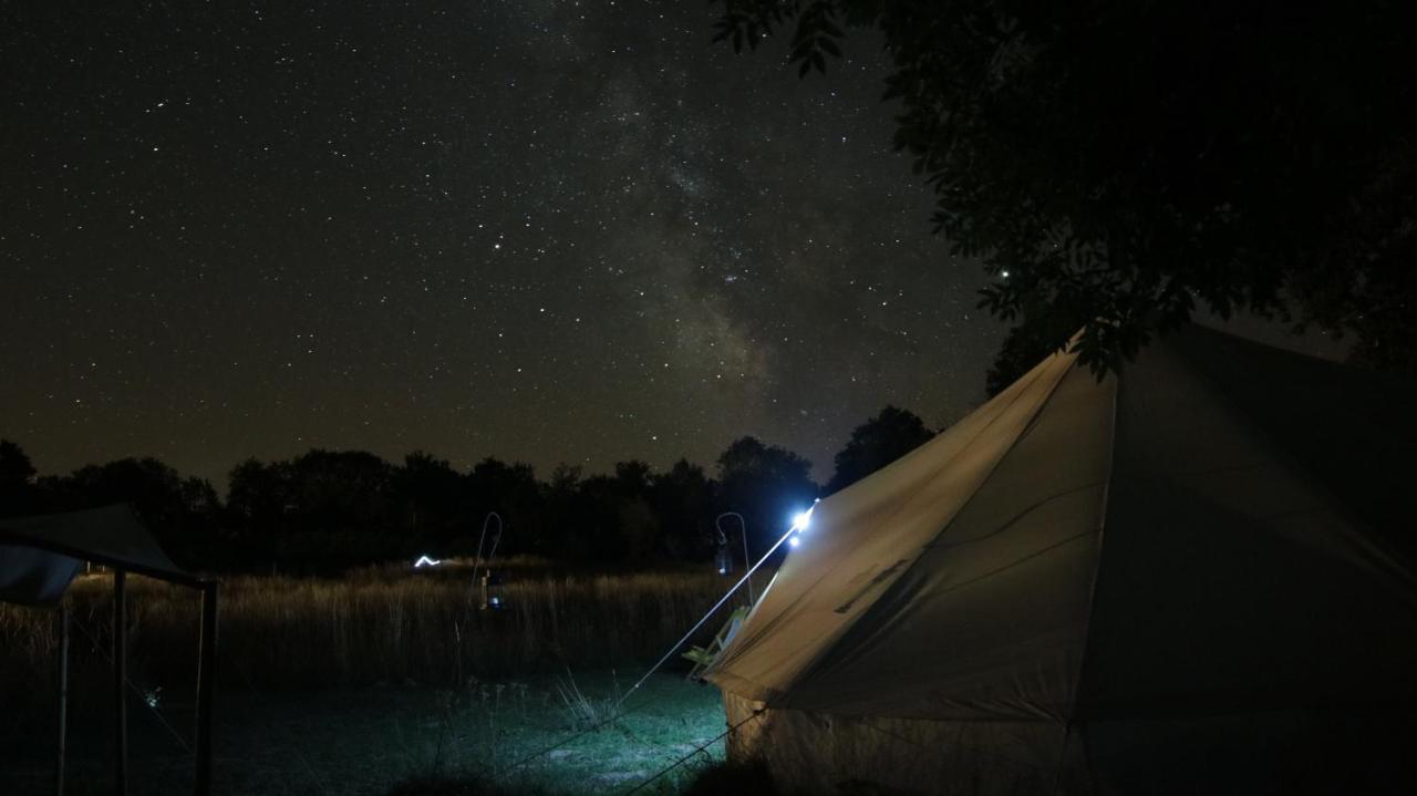 La Toile Sous Les Etoiles Hotel Charron  Kültér fotó